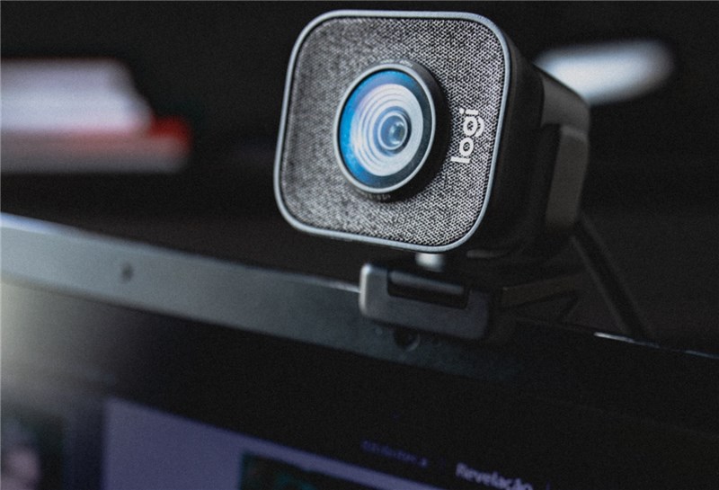 Zoom out Logitech Webcam